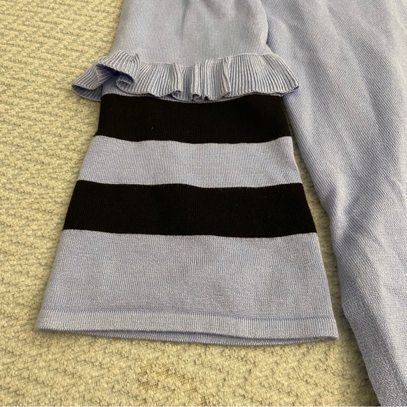 Karl Lagerfeld Periwinkle Ruffle Sleeve Button shoulder Blouse Size Large - Picture 3 of 9